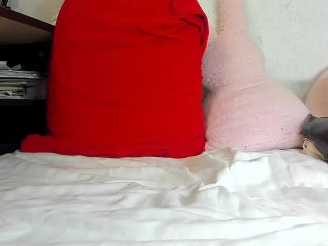 Live sex webcam photo for MiaSweety #290289424