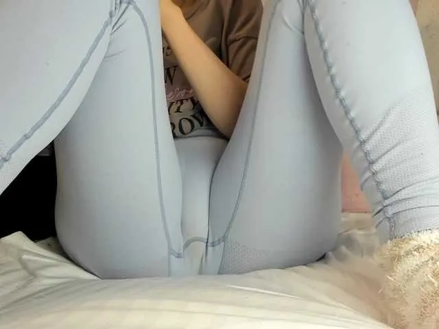 Live sex webcam photo for MiaSweety #290357352