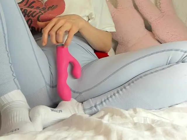 Live sex webcam photo for MiaSweety #290435411