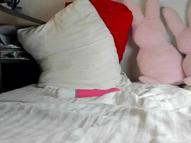 Live sex webcam photo for MiaSweety #290863091