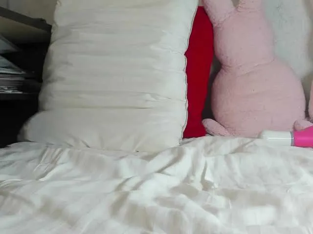 Live sex webcam photo for MiaSweety #290945230