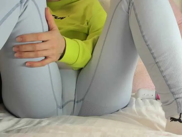 Live sex webcam photo for MiaSweety #291066567