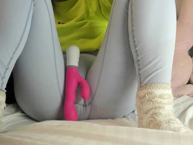 Live sex webcam photo for MiaSweety #291071507