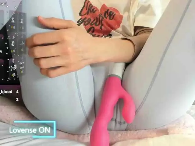 Live sex webcam photo for MiaSweety #294327167