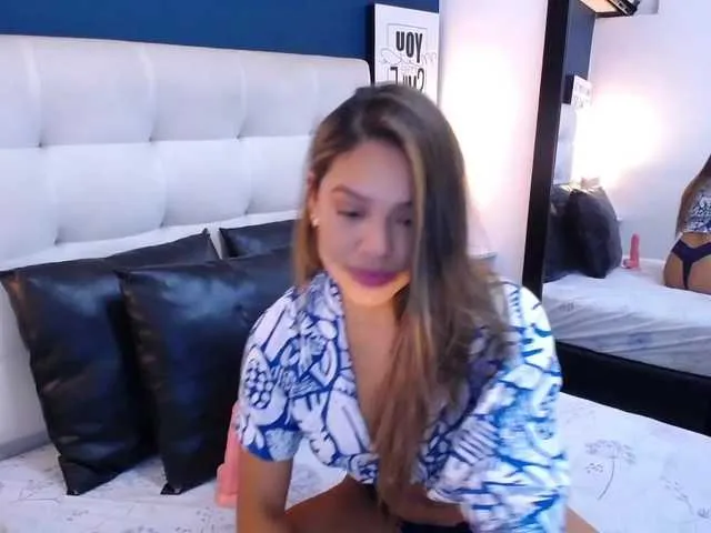 Live sex webcam photo for MiaTanner1 #273580149