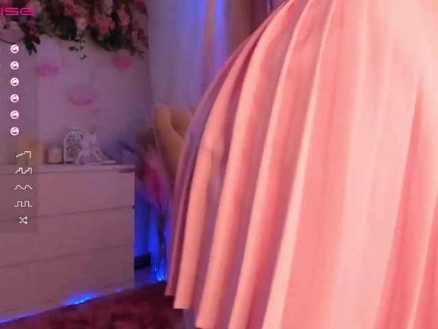 Live sex webcam photo for MiaTonyy #272892890