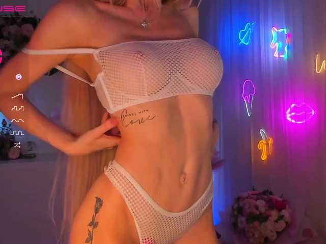 Live sex webcam photo for MiaTonyy #273006338