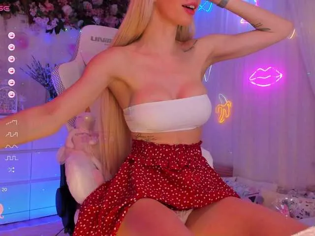 Live sex webcam photo for MiaTonyy #277488920