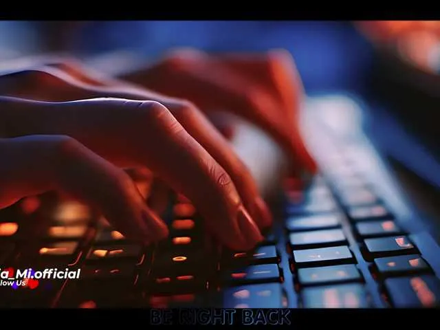 Live sex webcam photo for MiaTonyy #277545798