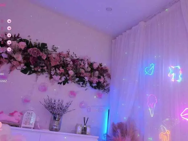 Live sex webcam photo for MiaTonyy #277650090