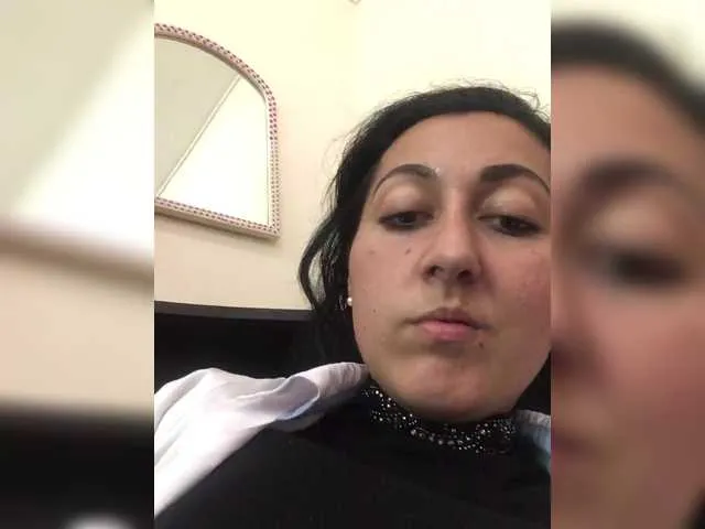 Live sex webcam photo for MiaTorres #291125704