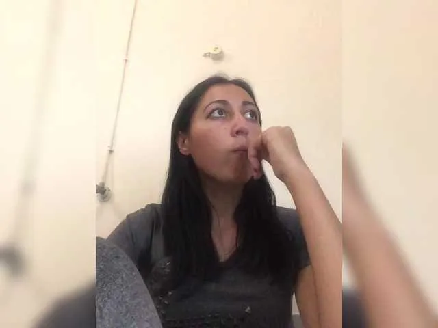 Live sex webcam photo for MiaTorres #291702313