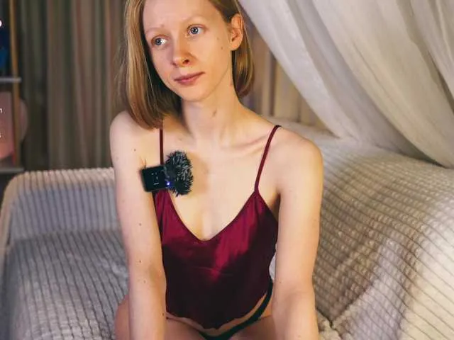 Live sex webcam photo for MiaVebes #293816174
