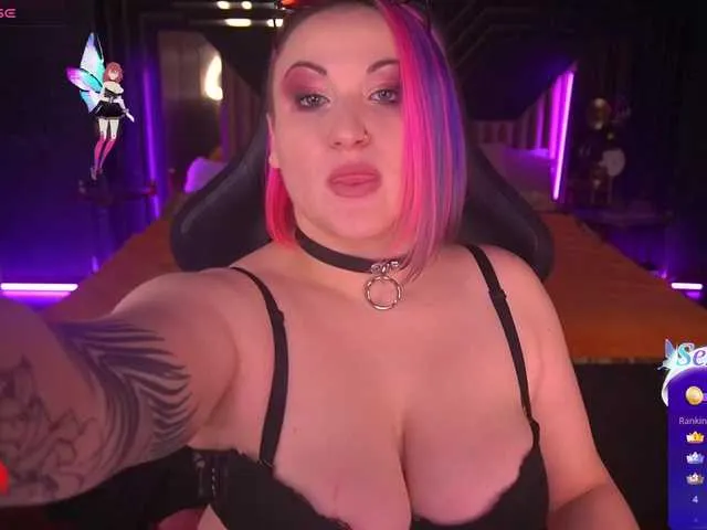 Live sex webcam photo for MiaVixenn #290625643
