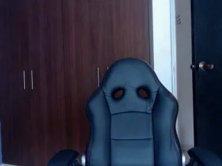 Live sex webcam photo for miawatson #133984931