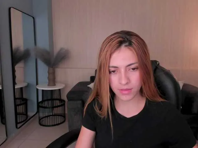 Live sex webcam photo for MiaWilson1 #275506544