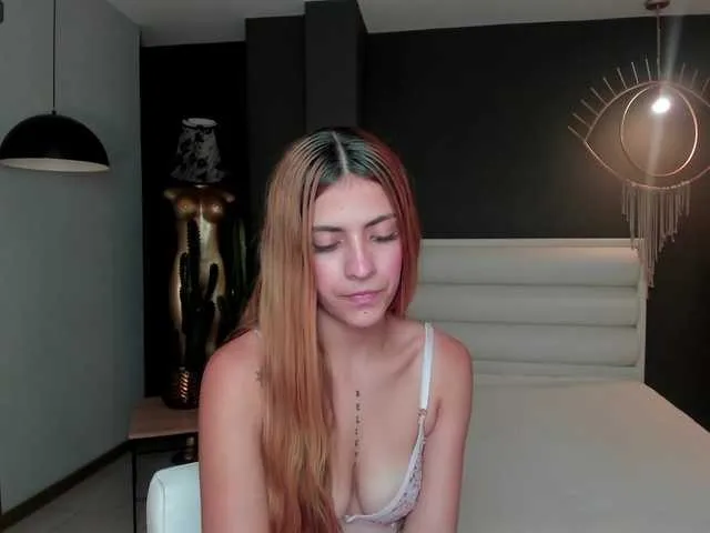 Live sex webcam photo for MiaWilson1 #275652857
