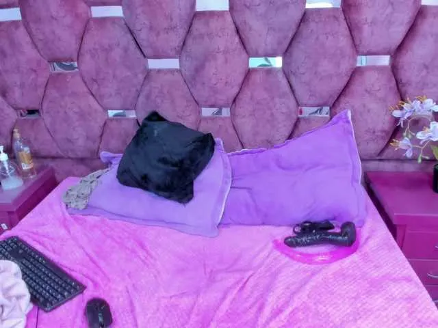 Live sex webcam photo for MiaaDavis #292771152