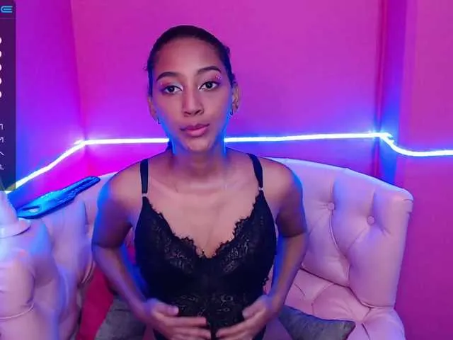 Live sex webcam photo for MiaaStewart #275538130