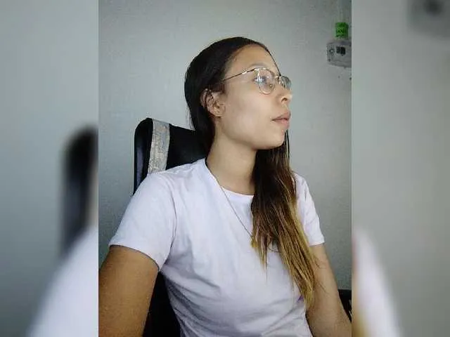 Live sex webcam photo for Miacaprix #273832197