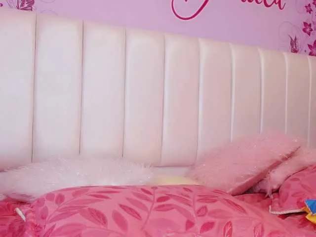 Live sex webcam photo for Miadanielaxxx #273805429