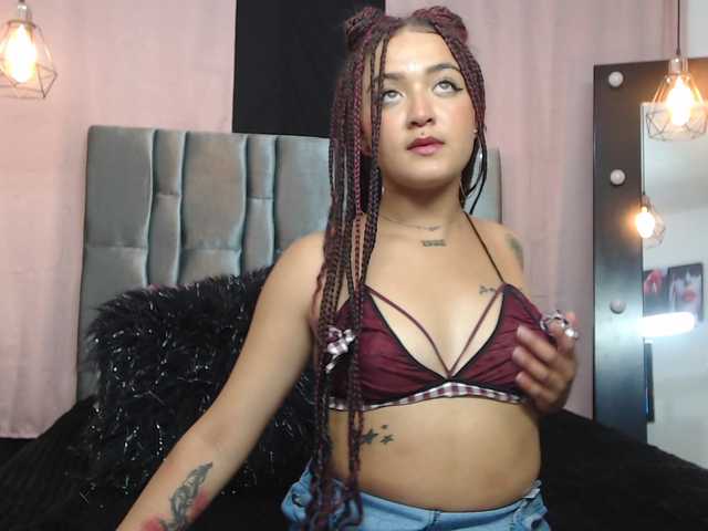 Live sex webcam photo for Miafroz #273352272