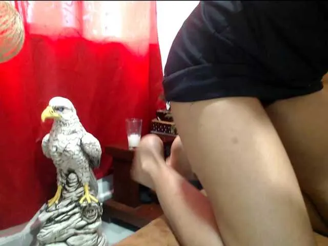 Live sex webcam photo for Miah-69-1 #290921069