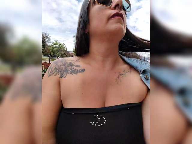 Live sex webcam photo for Miahot69 #290671012