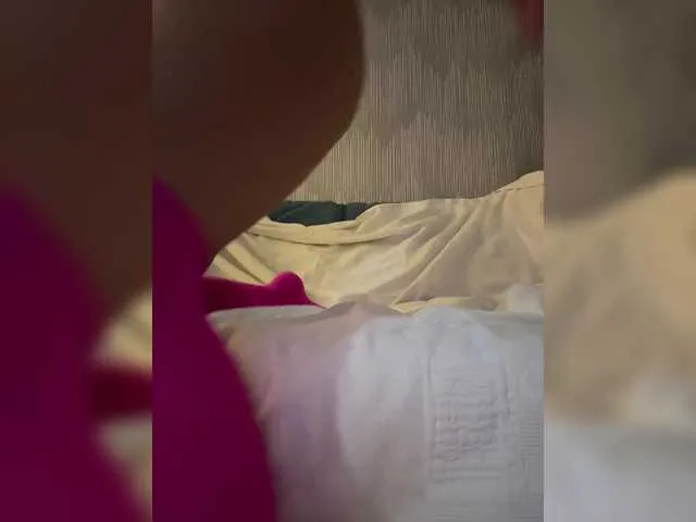 Live sex webcam photo for MiamiMur #290584795