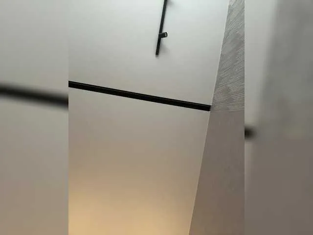 Live sex webcam photo for MiamiMur #290595592