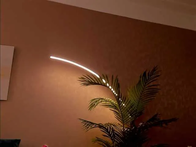 Live sex webcam photo for MiamiMur #291661637