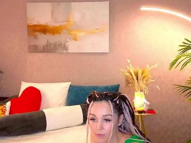 Live sex webcam photo for MiamiMur #291763380