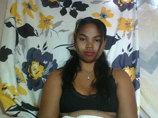 Live sex webcam photo for Miarizou #292079644