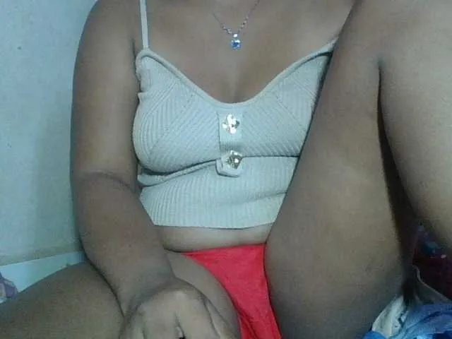 Live sex webcam photo for Miarizou #292095329