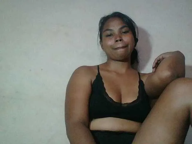 Live sex webcam photo for Miarizou #292347094