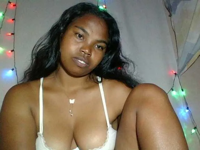 Live sex webcam photo for Miarizou #292615787