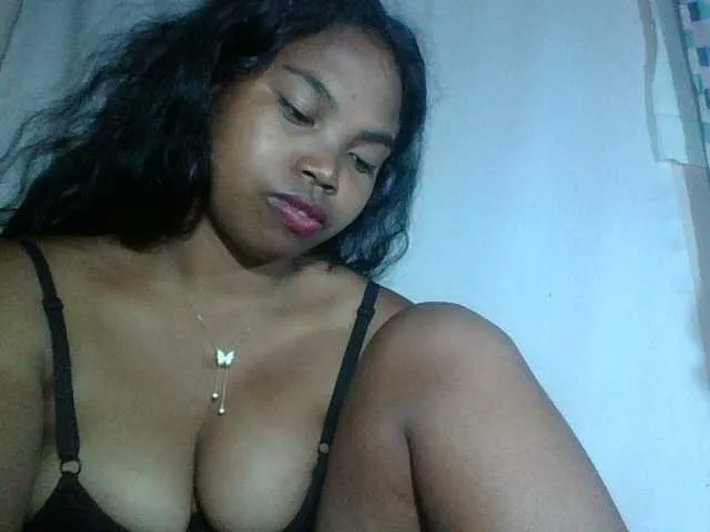 Live sex webcam photo for Miarizou #292659344