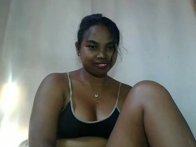 Live sex webcam photo for Miarizou #292835875