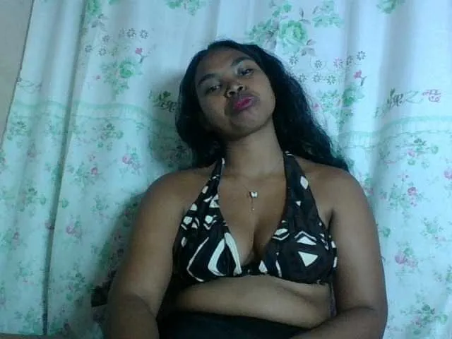 Live sex webcam photo for Miarizou #293380193
