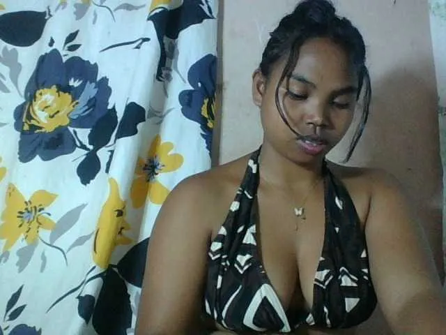 Live sex webcam photo for Miarizou #293393834