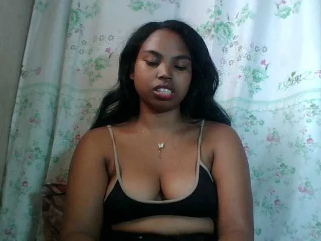 Live sex webcam photo for Miarizou #293412809