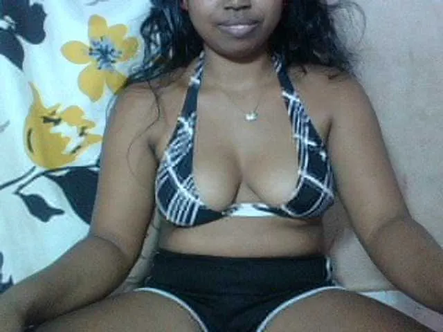 Live sex webcam photo for Miarizou #293679606