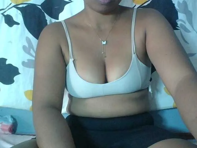 Live sex webcam photo for Miarizou #293795423