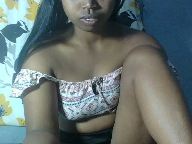 Live sex webcam photo for Miarizou #293870908