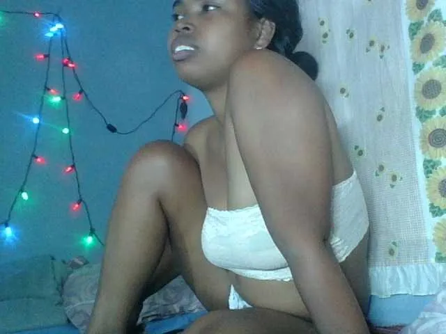 Live sex webcam photo for Miarizou #293915897