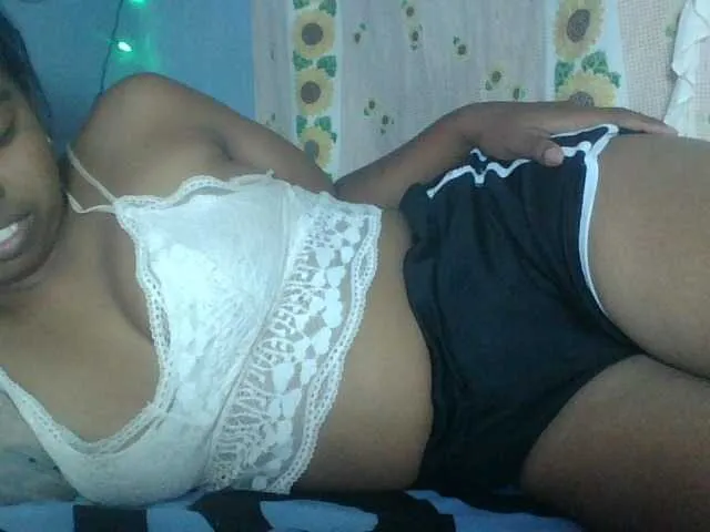 Live sex webcam photo for Miarizou #293926300