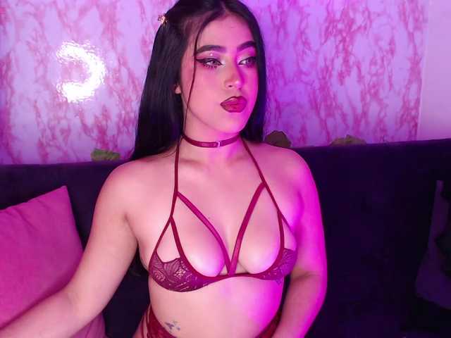 Live sex webcam photo for Miasantos #278021174