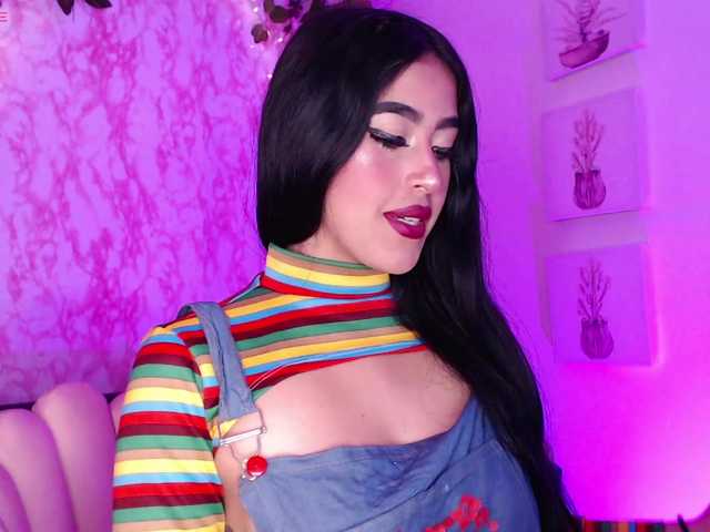 Live sex webcam photo for Miasantos #278211976