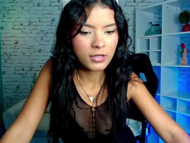 Live sex webcam photo for Miaynocolucci #290892704