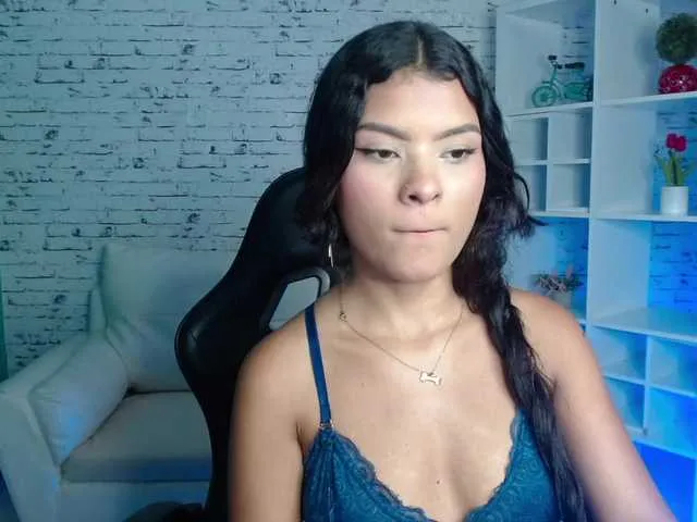 Live sex webcam photo for Miaynocolucci #291032522
